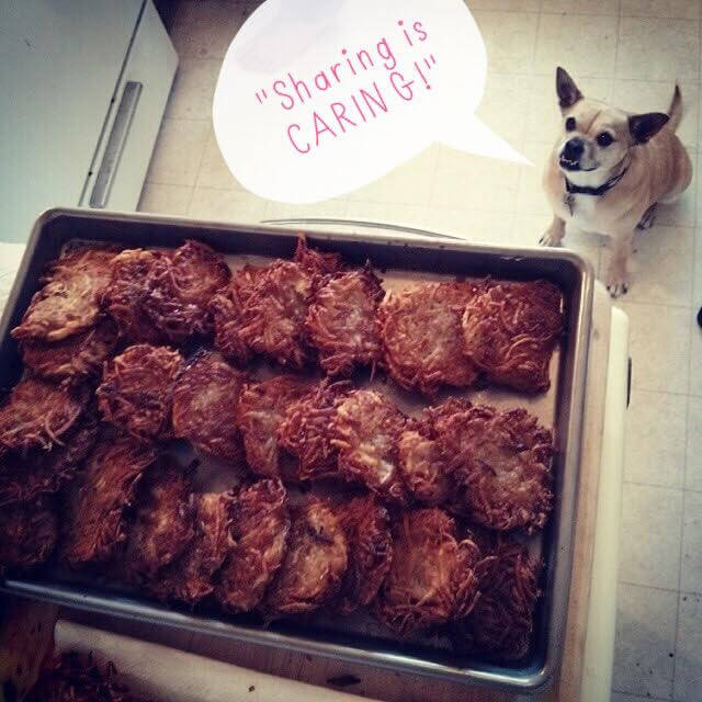 Vegan-Latkes-Dog-Hanukkah