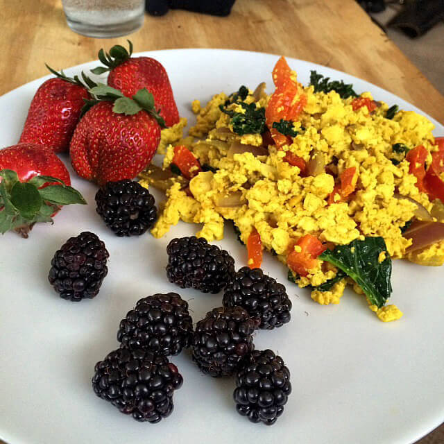 Tofu-Scramble-and-Fruit