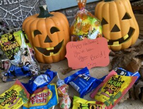 Trick or Vegan Treats: Vegan ‘Boo Bags’ for Your Neighbors